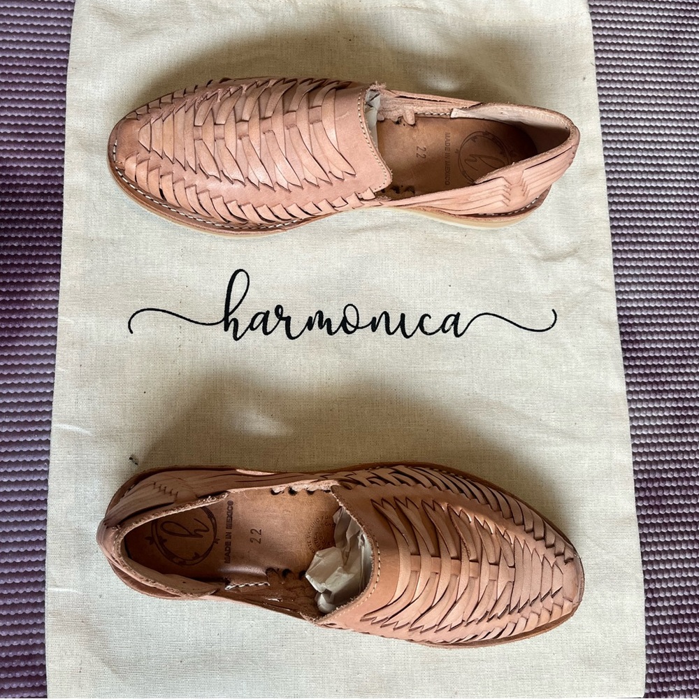 Harmonica Sandals Size 22 ( 22 c.m.), Like New